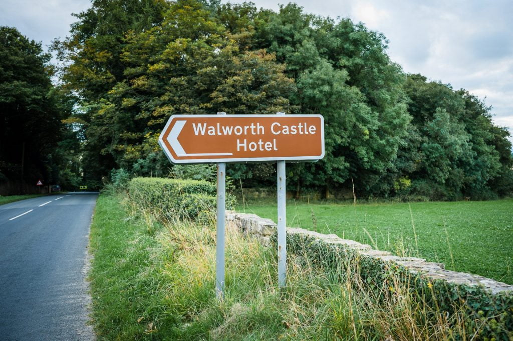 Picture of road sign to Walworth Castle