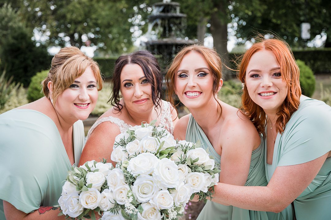 picture if of the bridesmaids