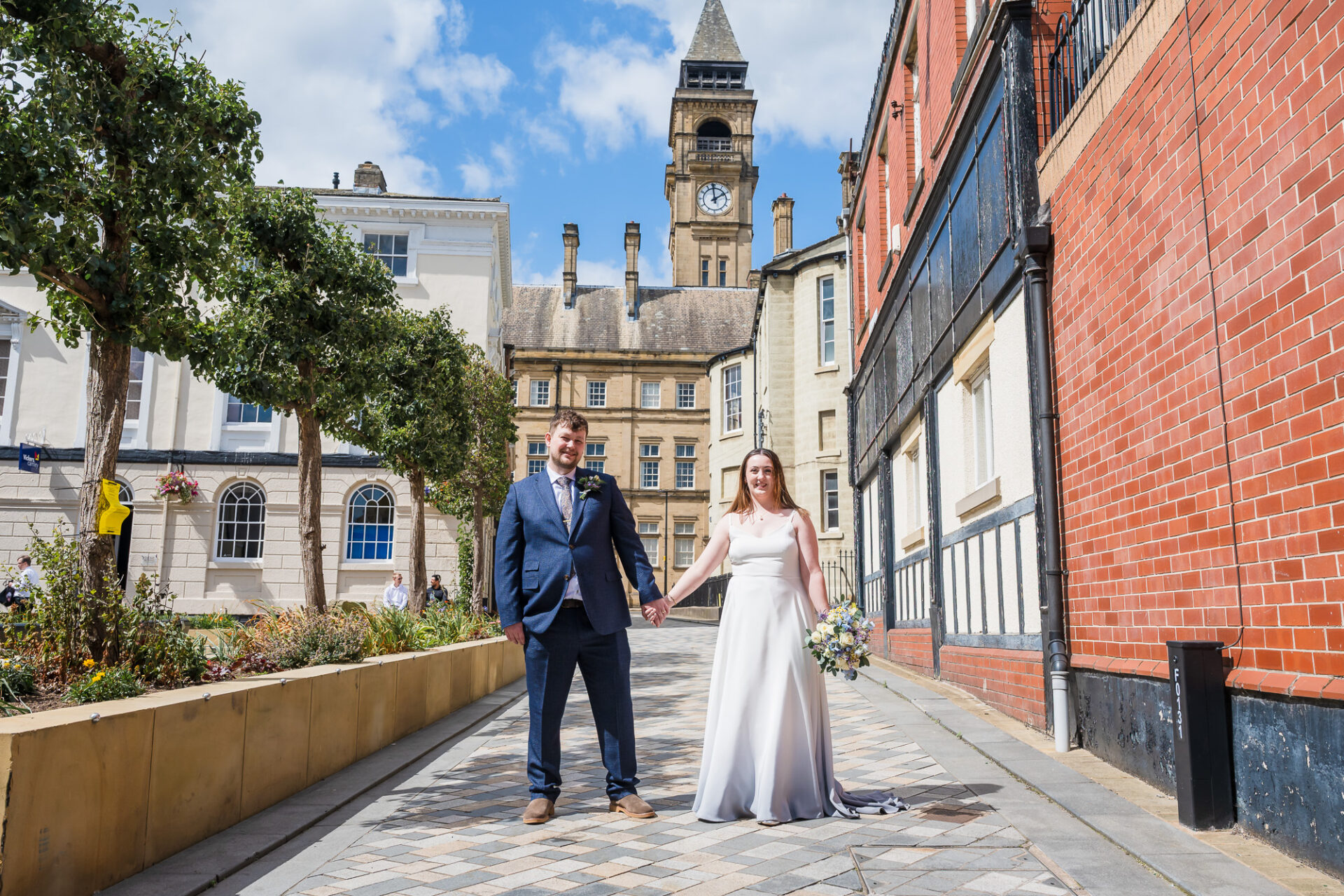 Elegant bride and groom portraits at Wakefield Town Hall